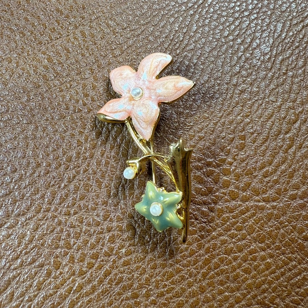 Vintage Enamel Flower Brooch Pink & Green Gold Tone Faux Pearl Floral‎ Pin